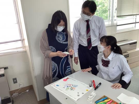 探究授業支援に力を入れている学校図書館です。